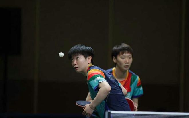 曼联主场迎战西汉姆联，两队均形势不佳，曼联有望取胜。