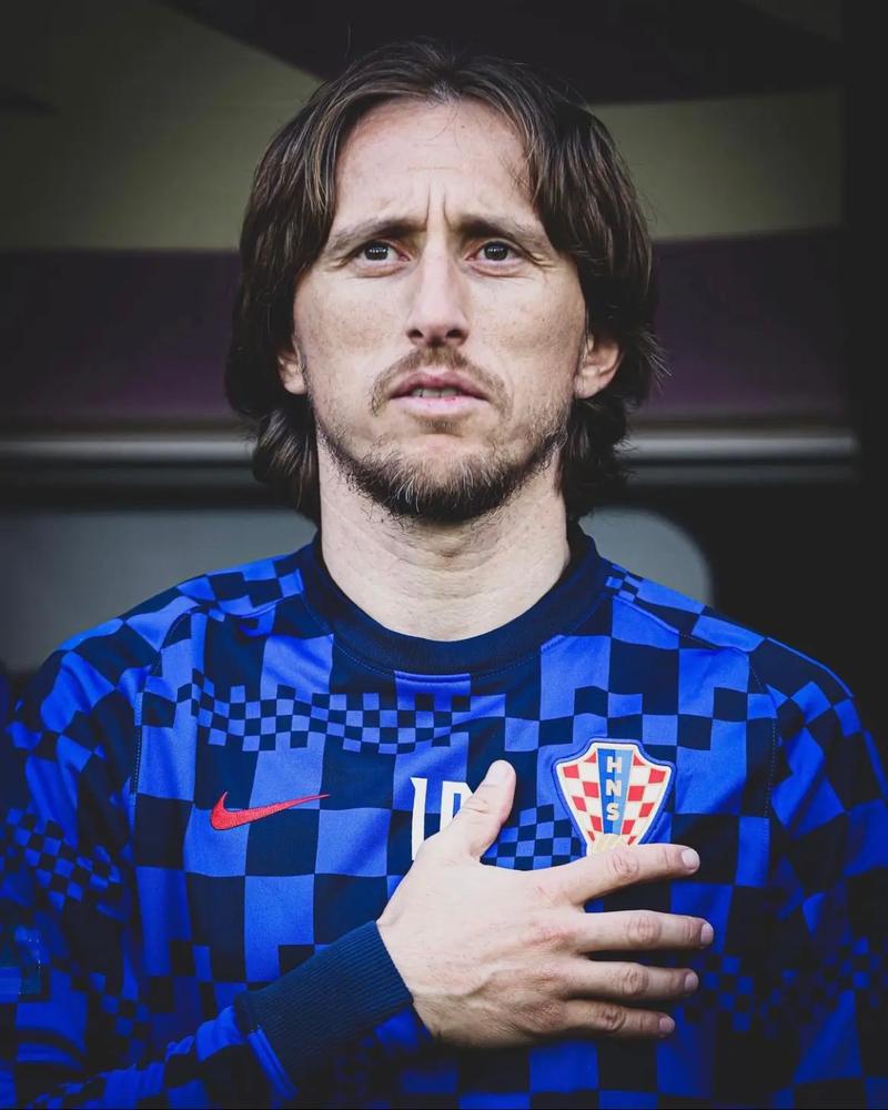 米体：斯帕莱蒂准备重新整合现有球员，由三中卫变阵四后卫